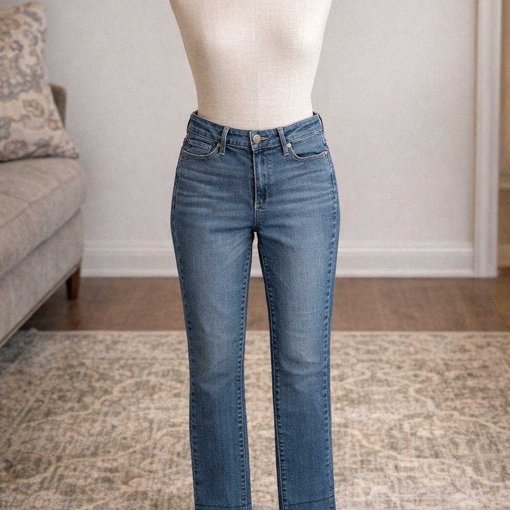 Kut from the Kloth Catherine Straight Leg Jeans in Medium Blue Wash Size 2